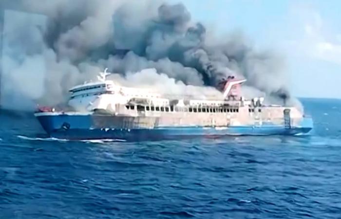 بالبلدي: على متنها 271 شخصًا.. اندلاع حريق مميت التهم عبّارة في إندونيسيا