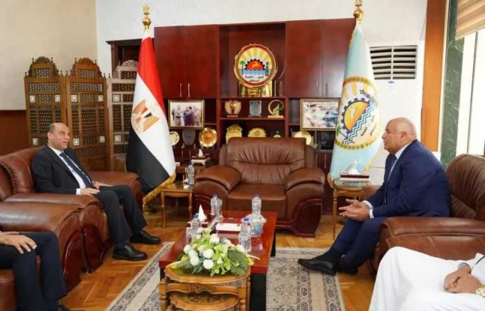 محافظ
      مطروح
      يستقبل
      وزير
      العمل
      لبحث
      دعم
      التدريب
      والتشغيل