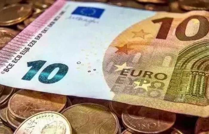 سعر
      اليورو
      اليوم
      الأربعاء
      5
      أغسطس
      2026
      في
      البنوك..
      تحديث
      لحظي