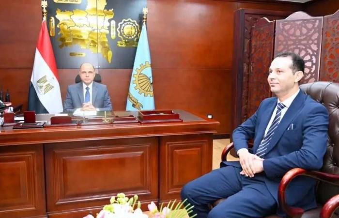 محافظ
      الغربية
      يستقبل
      المستشار
      أحمد
      صلاح
      محرم
      نائب
      رئيس
      مجلس
      الدولة
      مستشارًا
      قانونيًا
      للمحافظة