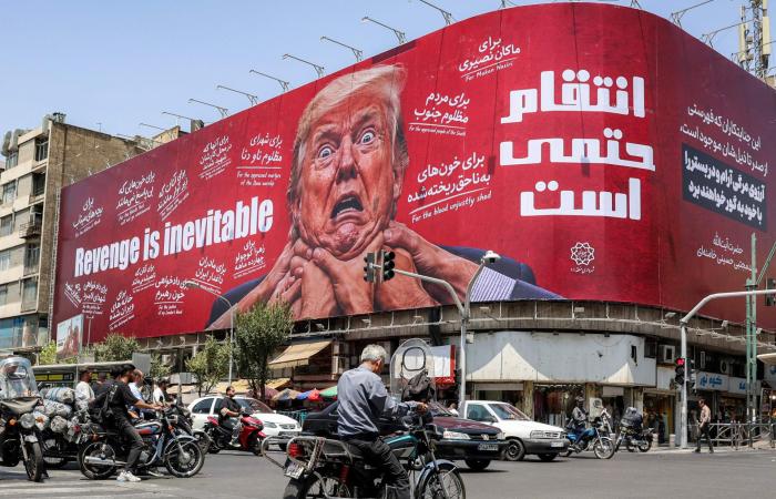 بالبلدي: "اقتلوا قاتلكم".. لوحات دعائية بشوارع طهران تدعو للانتقام من أمريكا
