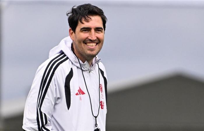 بالبلدي : مفاجأة..
      ليفربول
      يحسم
      صفقة
      التعاقد
      مع
      لاعب
      برشلونة