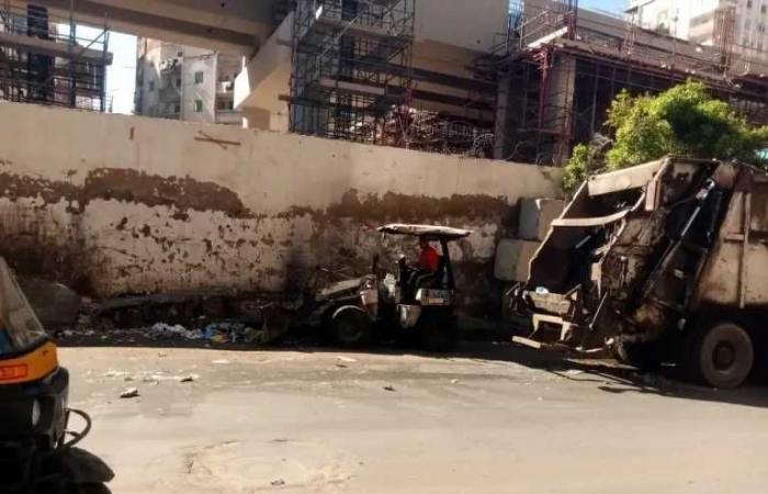 محافظة
      الإسكندرية
      تواصل
      حملاتها
      المكبرة
      لرفع
      تراكمات
      المخلفات
      بشارع
      ملك
      حفني
      وتزيل
      150
      طنًا
      من
      المخلفات