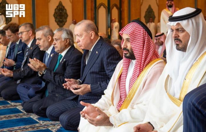 بالبلدي: بالصور.. محمد بن سلمان وأردوغان وشهباز شريف يؤدون صلاة الجمعة بالمسجد الحرام
