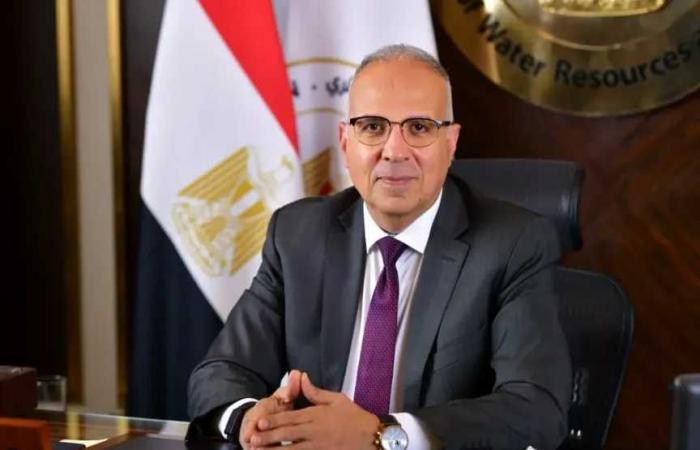 وزير
      الري:
      إزالة
      37
      حالة
      تعدٍ
      على
      مسار
      ممشى
      أهل
      مصر
      بمنيل
      شيحة..
      و518
      مخالفة
      بفرع
      رشيد
