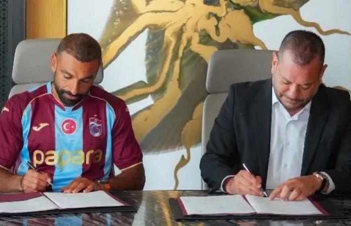 محمد
      صلاح
      يحقق
      12
      مليون
      يورو
      لطرابزون
      سبور
      في
      3
      أيام..
      أرقام
      قياسية
      من
      القمصان
      والتذاكر
