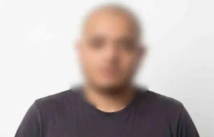 القبض
      على
      صاحب
      شركة
      لتنفيذ
      حكم
      بالحبس
      في
      قضية
      «إيصال
      أمانة»
      بالقاهرة