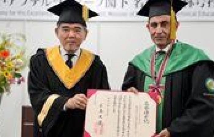 بالبلدي: جامعة
      هيروشيما
      تمنح
      وزير
      التعليم
      الدكتوراه
      الفخرية
      تقديرًا
      لما
      حققه