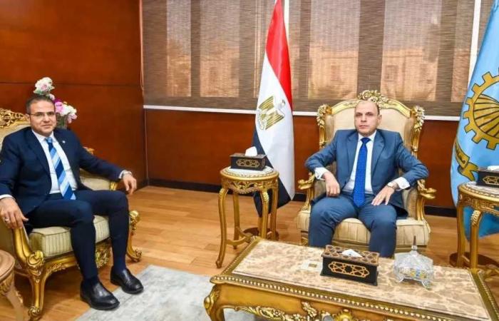 محافظ
      الغربية
      يستقبل
      نقيب
      محامي
      غرب
      طنطا
      لبحث
      سبل
      التعاون
      المشترك
      وتعزيز
      التنسيق
      لخدمة
      المواطنين