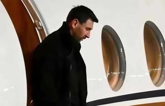 ميسي
      يصل
      الأرجنتين
      لتوديع
      والده
      خورخي
      ميسي
      وتلقي
      العزاء