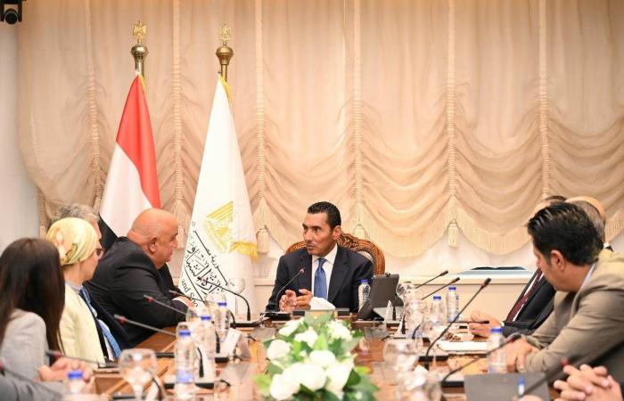 بالبلدي : نشرة
      بنكي
      |
      البنوك
      تضخ
      108.62
      مليار
      جنيه
      بالتمويل
      العقاري..
      بنك
      «الإمارات
      دبي
      الوطني
      مصر»
      يتعاون
      مع
      «نقلة»