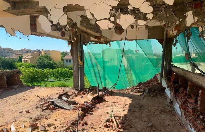بالبلدي : «إنتِ
      في
      حمايتي»..
      مالكة
      فيلا
      بمدينتي
      تستغيث
      بعد
      10
      سنوات
      من
      النزاع
      مع
      «طلعت
      مصطفى»:
      «دفعنا
      شقى
      عمرنا..
      وعايزين
      حقنا»