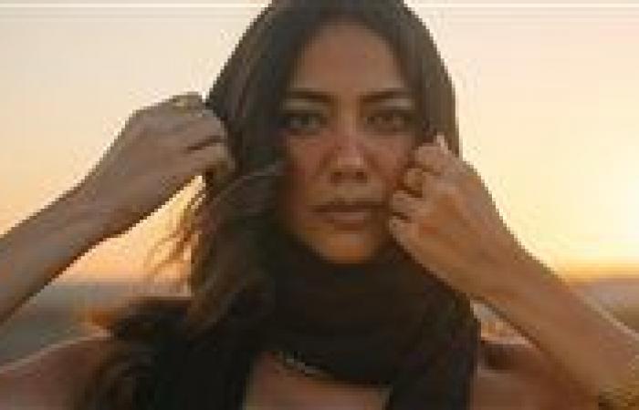 بالبلدي: باللغة
      العربية
      الفصحى..
      هند
      عبد
      الحليم
      تطرح
      فيديو
      كليب
      "مَن
      أنا؟"