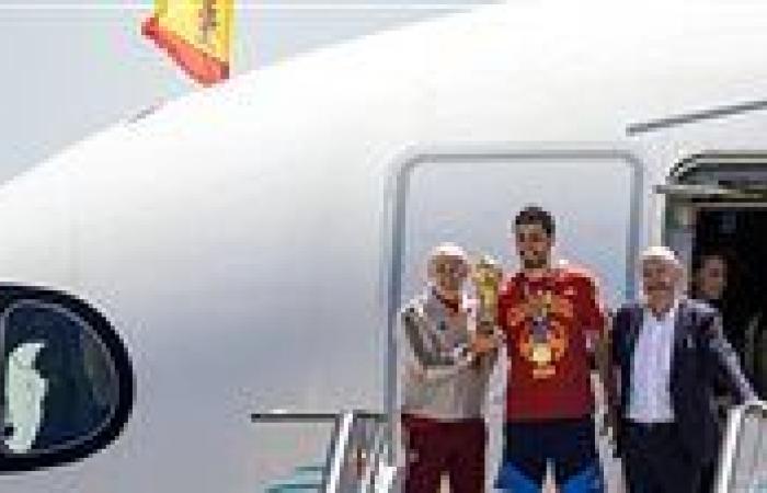 بالبلدي: برشلونة
      يقترب
      من
      ضم
      رودري..
      تفاصيل
      قليلة
      تفصل
      الصفقة
      عن
      الإعلان
      الرسمي