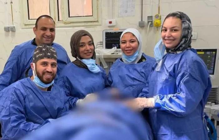 جراحة
      استغرقت
      5
      ساعات..
      استئصال
      ورم
      وإعادة
      بناء
      الفك
      السفلي
      لمريضة
      في
      المنيا