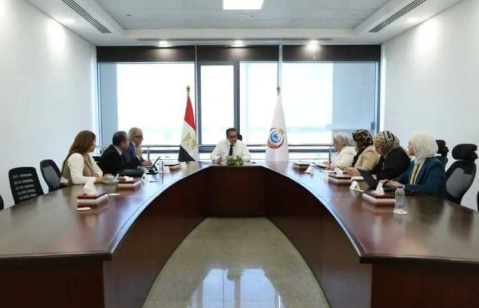 وزير
      الصحة
      يبحث
      التوسع
      في
      جراحات
      استبدال
      المفاصل
      باستخدام
      تقنية
      الروبوت