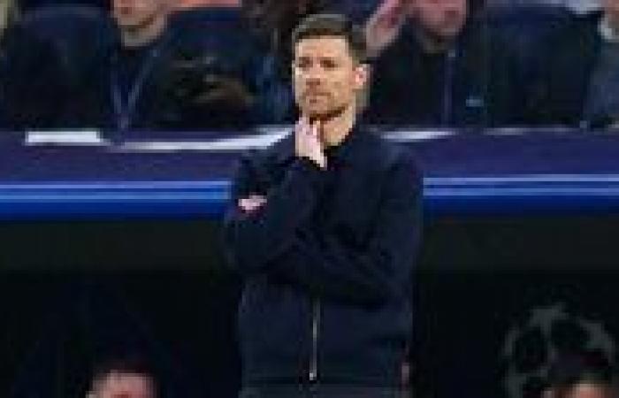 بالبلدي: بطلب
      من
      ألونسو..
      تشيلسي
      يصارع
      ريال
      مدريد
      على
      صفقة
      نجم
      أرسنال