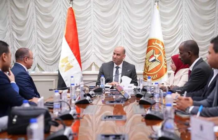 وزير
      العمل
      وقيادات
      مستشفى
      ”السعودي
      الألماني”
      بالقاهرة
      يتفقان
      على
      التوسع
      في”
      التدريب
      من
      أجل
      التشغيل”
      بالمهن
      الطبية