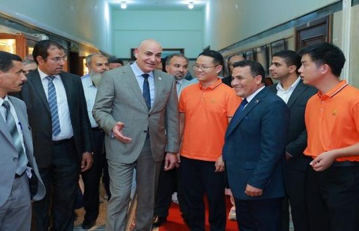 بالبلدي: بالتعاون
      مع
      شركتى
      نيو
      هوب
      وروندا
      الصينية..
      جامعة
      السادات
      تطلق
      تدريبًا
      متخصصًا
      لتطوير
      صناعة
      الدواجن