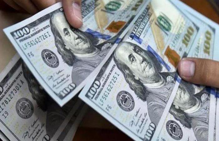 بالبلدي: سعر
      الدولار
      اليوم..
      مفاجأة
      في
      أسعار
      الشراء
      والبيع
      بالبنوك
      المصرية
      في
      بداية
      تعاملات
      الإثنين