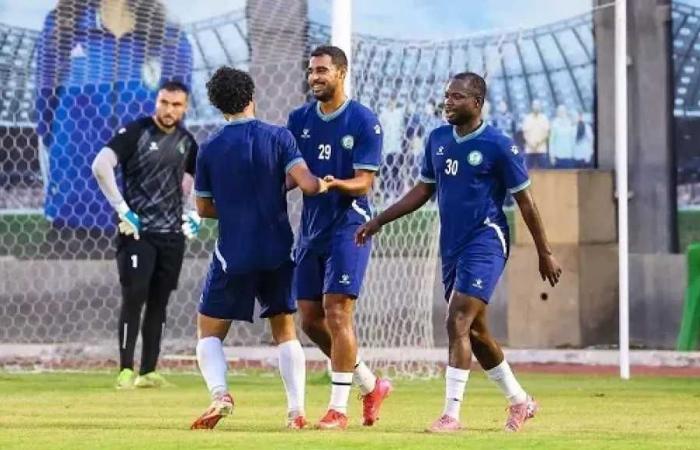 بثلاثية
      نظيفة..
      البنك
      الأهلي
      يهزم
      الاتحاد
      السكندري
      وديًا
      استعدادًا
      للموسم
      الجديد