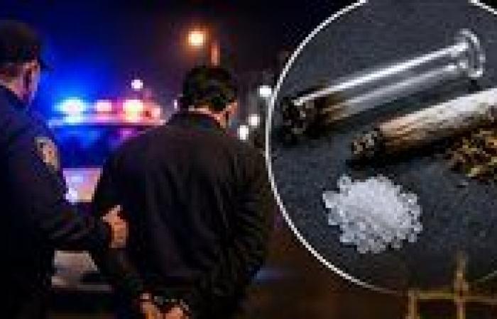 بالبلدي: تفاصيل
      إحالة
      متهم
      للجنايات
      في
      حلوان
      لحيازة
      مخدرات
      وسلاح
      ناري
      وطلقة