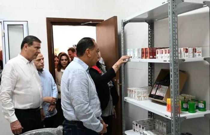 رئيس
      الوزراء
      يتفقد
      المجمع
      الزراعي
      البيطري
      بقرية
      سندبسط
      بمركز
      زفتى