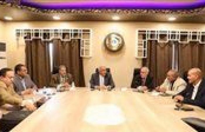 بالبلدي : رئيس
      جامعة
      الأزهر
      يناقش
      ملفات
      التعليم
      والتطوير
      مع
      عمداء
      الكليات
      العربية
      والشرعية