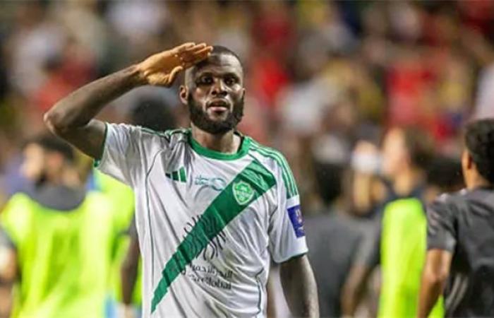 بالبلدي : الأهلي
      السعودي
      يعرض
      10
      ملايين
      يورو
      لعودة
      لاعبه
      السابق