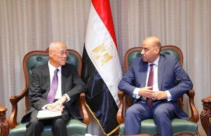 وزير
      العمل
      والسفير
      الياباني
      يتفقان
      على
      شراكة
      جديدة
      وتبادل
      الخبرات
      في
      ”التدريب”والسلامة
      والصحة
      المهنية