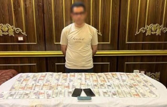 بالبلدي: نصاب
      بـ«البدلة
      الميري»..
      سيدة
      تقود
      الداخلية
      للقبض
      على
      «ضابط
      الشرطة
      المزيف»
      بالجيزة