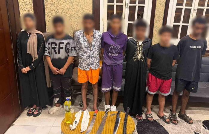 بالبلدي: فتاة
      تشعل
      «حرب
      شوارع»
      بالسنج
      والعصي
      والمولوتوف
      في
      المنتزه
      بالإسكندرية