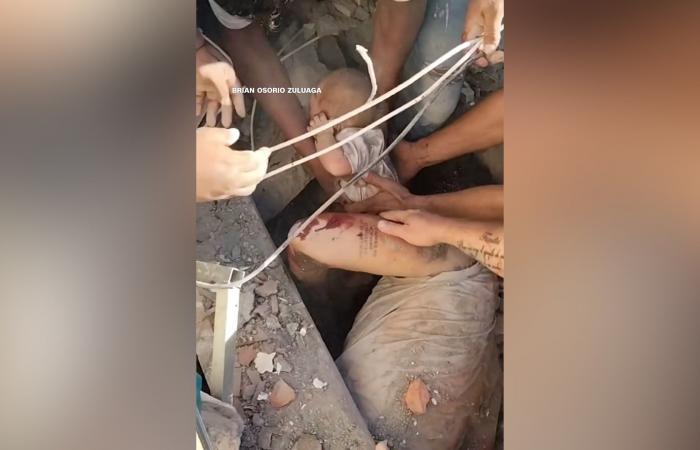 بالبلدي: زلزال كولومبيا.. لحظات مؤثرة لانتشال رضيع حي من تحت أنقاض مبنى منهار