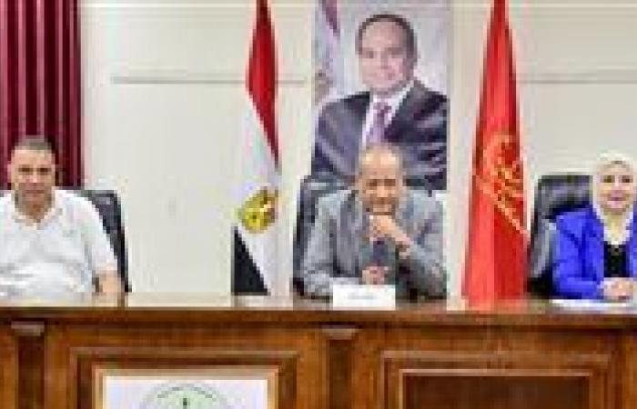 بالبلدي : وكيل
      تعليم
      بورسعيد
      يوجه
      بتنفيذ
      6
      تعليمات
      مهمة
      استعدادا
      للعام
      الدراسي
      الجديد