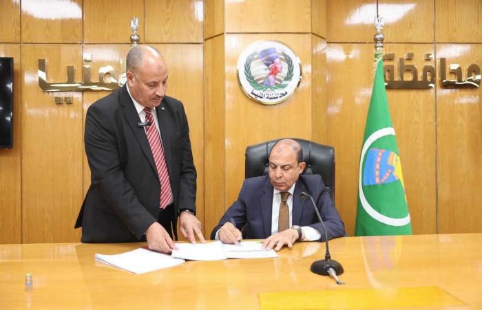 بالبلدي: محافظ
      المنيا
      يوافق
      على
      تخفيض
      مجموع
      القبول
      بالصف
      الأول
      الثانوي
      العام
      والفني