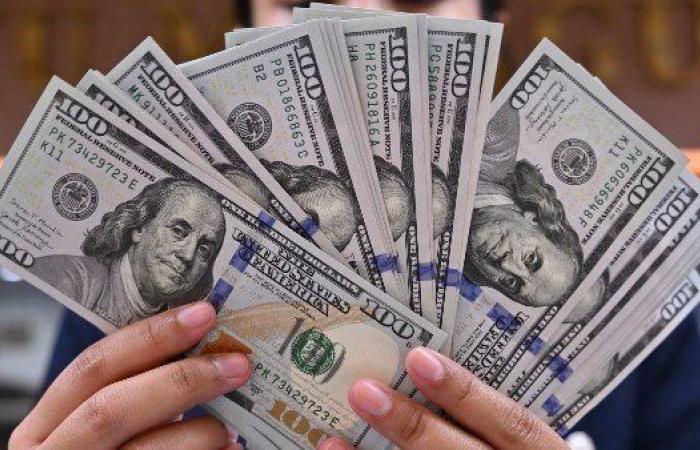بالبلدي: أسعار
      الدولار
      في
      البنوك
      المصرية
      اليوم
      يسجل
      50.35
      جنيه
      في
      البنك
      المركزي