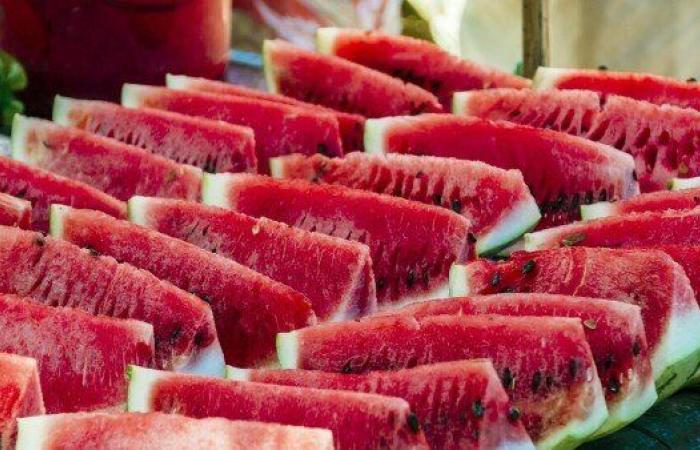 بالبلدي: البطيخ
      في
      الصيف..
      فوائد
      صحية
      وتحذيرات
      من
      الإفراط
      في
      تناوله