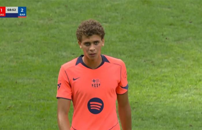 بالبلدي : برشلونة
      يحتفي
      بـ
      حمزة
      عبد
      الكريم
      بعد
      هدفه
      أمام
      بازل
