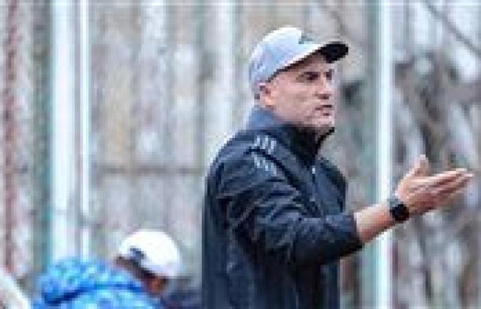 بالبلدي: دونجا:
      لو
      بلعب
      في
      الزمالك
      حاليًا
      هطلب
      100
      مليون
      جنيه