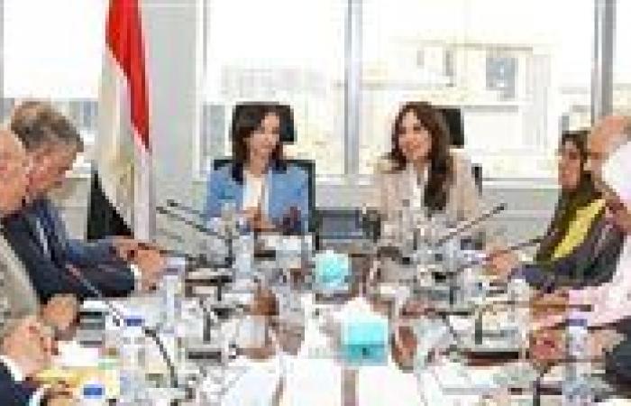 بالبلدي: وزيرة
      الإسكان
      ومحافظ
      البحيرة
      تبحثان
      تنفيذ
      52
      مشروعًا
      لمياه
      الشرب
      والصرف
      الصحي