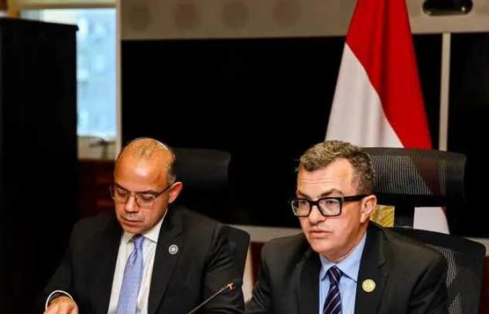 وزير
      التخطيط:
      التوجه
      نحو
      أدوات
      تمويل
      مبتكرة
      للبنية
      التحتية
      بالشراكة
      مع
      البنك
      الدولي
      ومؤسسات
      التمويل
      الدولية