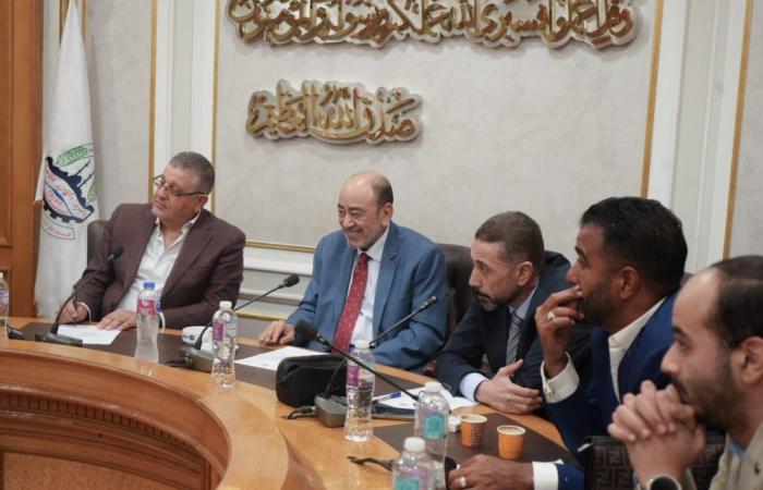 بالبلدي : رئيس
      الشعبة
      العامة
      للمستلزمات
      الطبية
      بالغرفة
      التجارية
      بالقاهرة:
      «الشراء
      الموحد»
      وافقت
      على
      دراسة
      تعديل
      أسعار
      بعض
      المستلزمات
      الطبية
      لارتفاع
      تكاليف
      الإنتاج
      والشحن