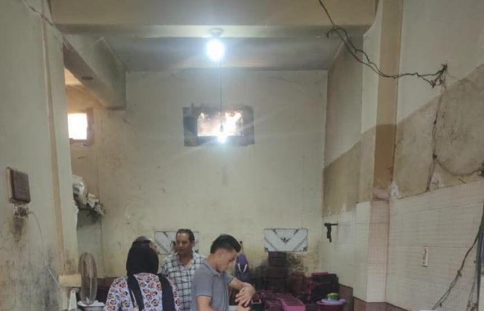 بالبلدي: ضبط
      5،760قطعة
      حلوى
      وملبن
      مشتبه
      بصلاحيتها
      ومجهولة
      المصدر
      وتحرير28
      محضرًا
      بالغربية.صور