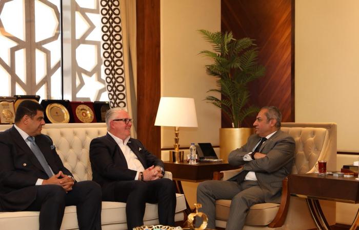 بالبلدي : خالد
      عباس
      يتابع
      تطورات
      «فوربس
      »
      بالعاصمة
      الجديدة
      ويهنئ
      «ماجنوم»
      بجائزة
      العمارة
      الدولية
      2026