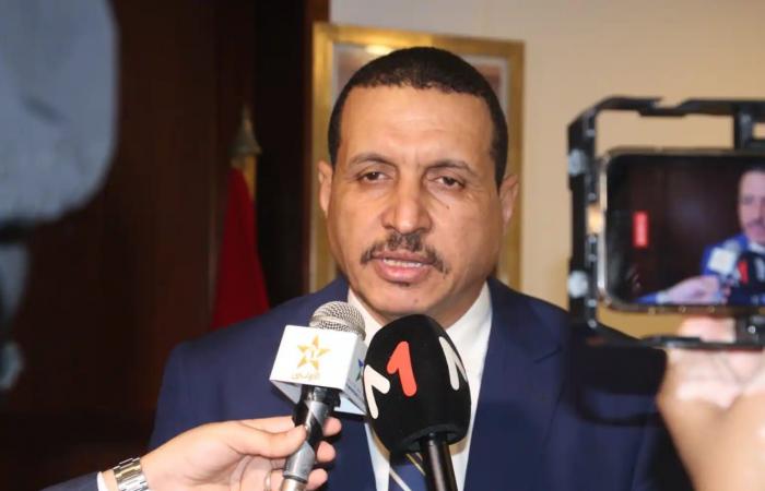 بالبلدي: مشاركة
      بارزة
      لامبارك
      حمية
      في
      يوم
      دراسي
      وطني
      بطنجة
      حول
      السلامة
      البحرية
      وإنقاذ
      الأرواح