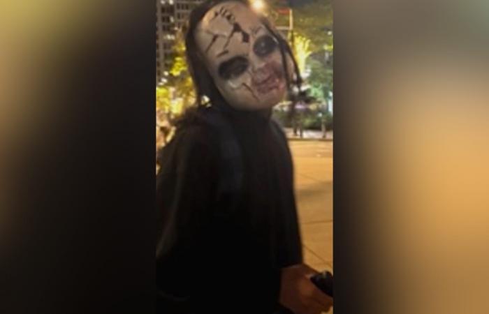 belbalady "هل أنتِ مستعدة للموت؟".. رجل مقنع يطارد امرأة في شوارع فيلادلفيا