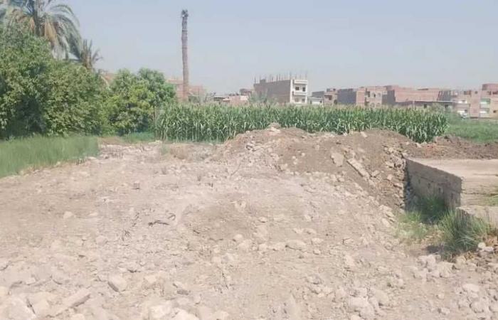 استجابة
      لمطالب
      الأهالي..
      تسليم
      موقع
      مدرسة
      عزبة
      شهات
      بالمنيا
      لبدء
      الإنشاء
      بعد
      25
      عاما
