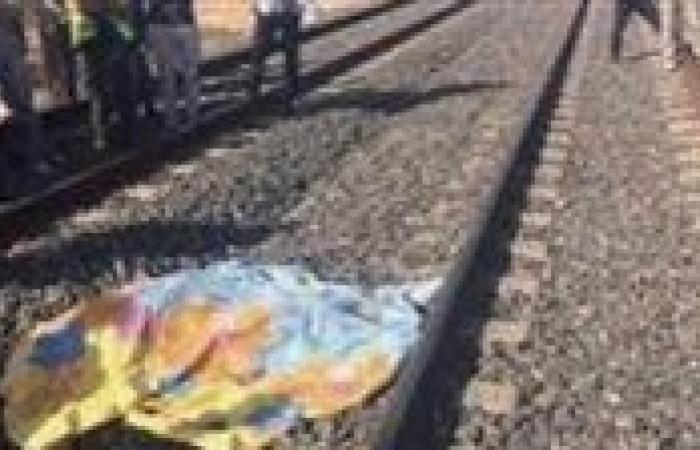 بالبلدي: مصرع
      شخص
      دهسا
      أسفل
      عجلات
      قطار
      بقنا