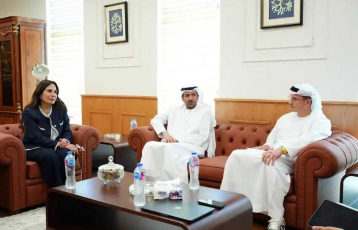وزيرة
      الإسكان
      تلتقي
      وفد
      مجموعة
      «مدن
      القابضة»
      الإماراتية
      لمتابعة
      مستجدات
      مشروع
      رأس
      الحكمة