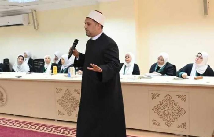 رئيس
      شئون
      الدعوة
      بالأوقاف
      يستعرض
      مفهوم
      القوامة
      ودور
      رجل
      الدين
      في
      مواجهة
      العنف